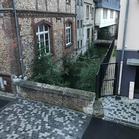 La Licorne { T2 Tous Confort} Centre Ville Pont-Audemer Exterior photo